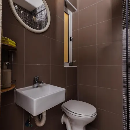 Boulevard Apartment *