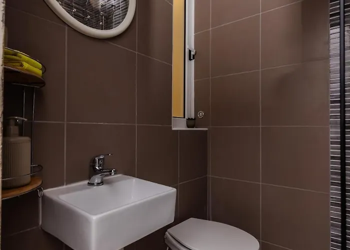 Boulevard Apartment *